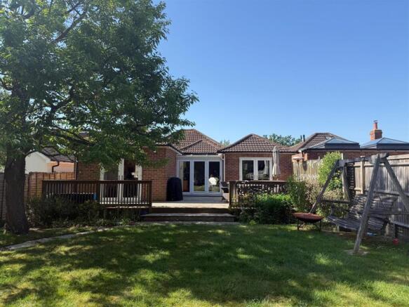 3 bed property, in Stocks Green Road, £780,000