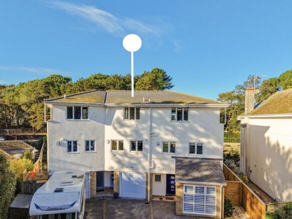 3 bed property, in Panorama Road, £630,000