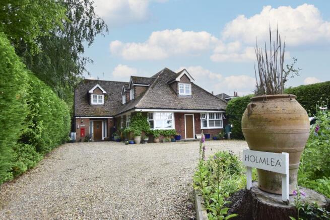 5 bed property, in Tring Road, £1,200,000