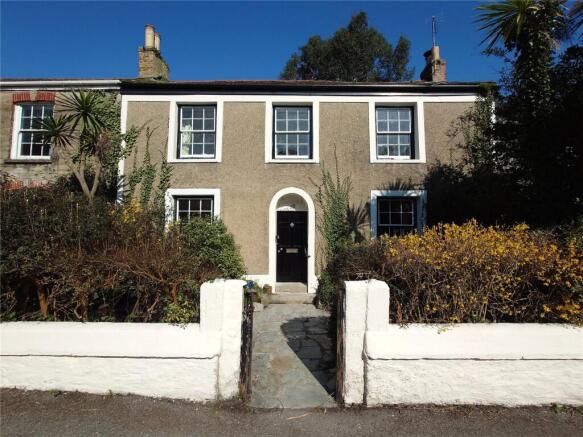 5 bed property, in Berkeley Vale, £395,000