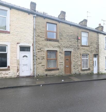 2 bed property, in Oak Street, £69,995