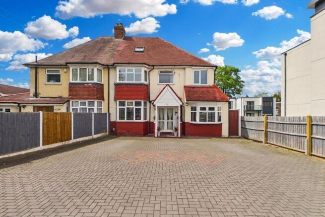 5 bed property, in Baldwins Lane, £495,000