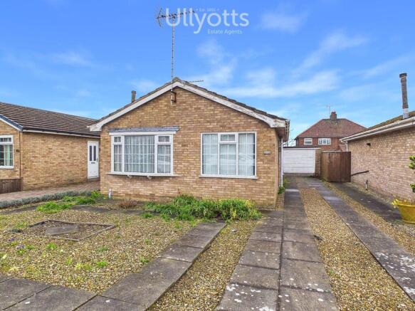 2 bed property, in Elm Road, £179,500