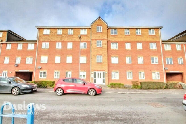 2 bed property, in Beaufort Square, £145,000