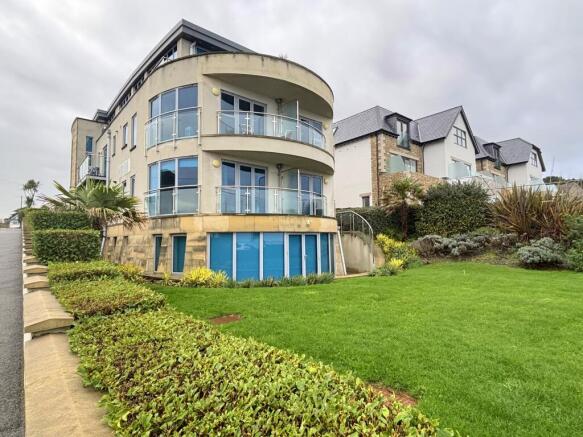 2 bed property, in Flat 4, £275,000