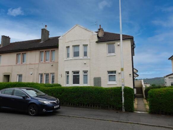 2 bed property, in Green Road, £70,000