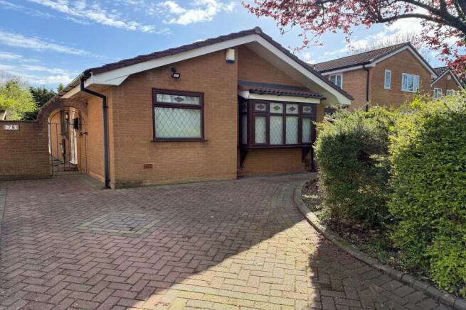 2 bed property, in Coldstream Close, £250,000