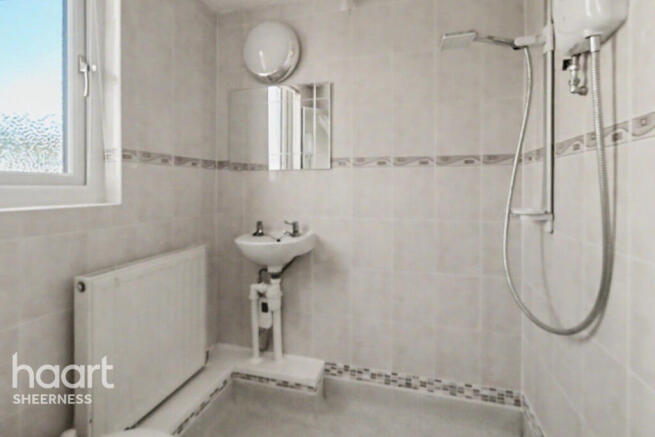 2 bed property, in Drake Avenue, £325,000