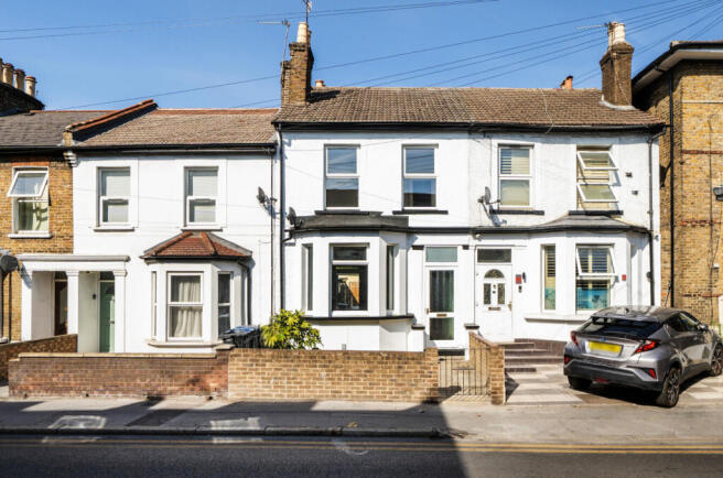 2 bed property, in Southbridge Road, £425,000