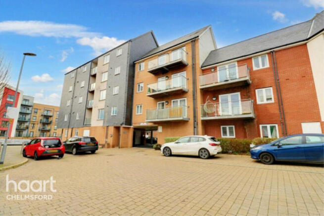 2 bed property, in Cressy Quay, £270,000