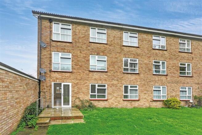 2 bed property, in Harrington Court, £135,000