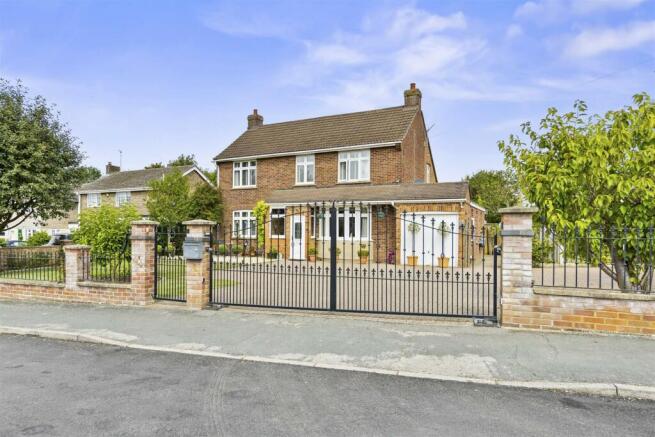 4 bed property, in Station Road, £625,000