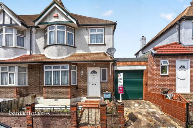 3 bed property, in Hobart Gardens, £475,000