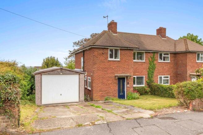 3 bed property, in Hawthorn Road, £475,000