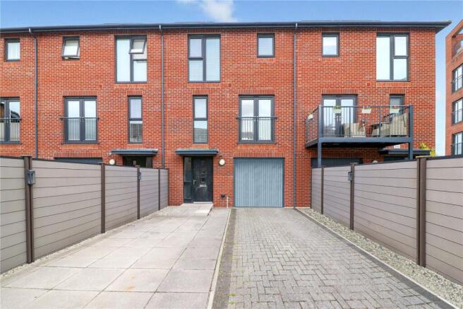 3 bed property, in Taw Wharf, £385,000