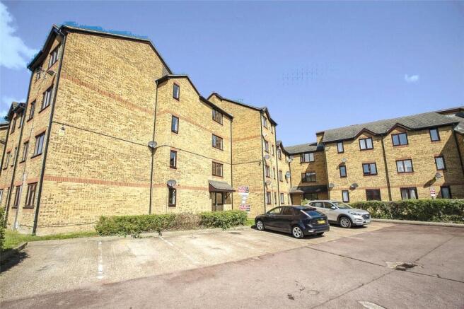 1 bed property, in Parsonage Road, £140,000
