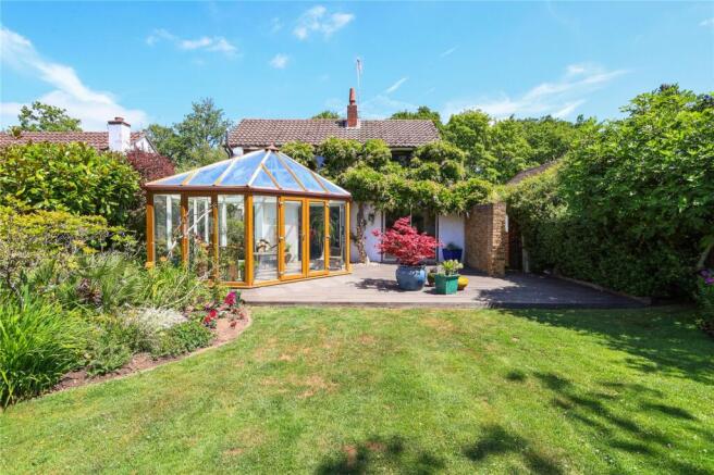 3 bed property, in Ockham Road North, £799,950