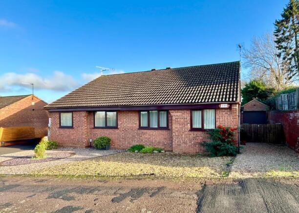 2 bed property, in 144 Featherbed Lane, £230,000