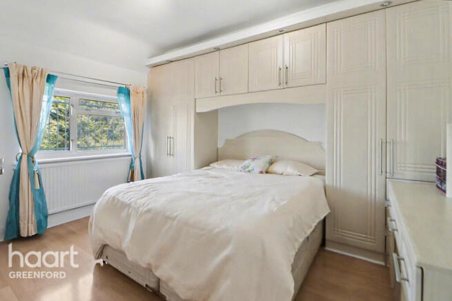 4 bed property, in Pembroke Road, £650,000