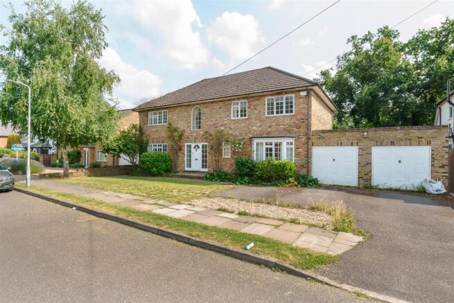 5 bed property, in Broadwood Avenue, £1,200,000