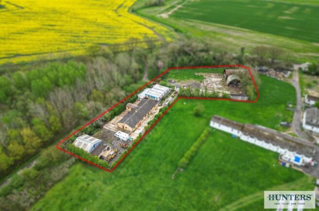 4 bed property, in Clay Lane, £450,000