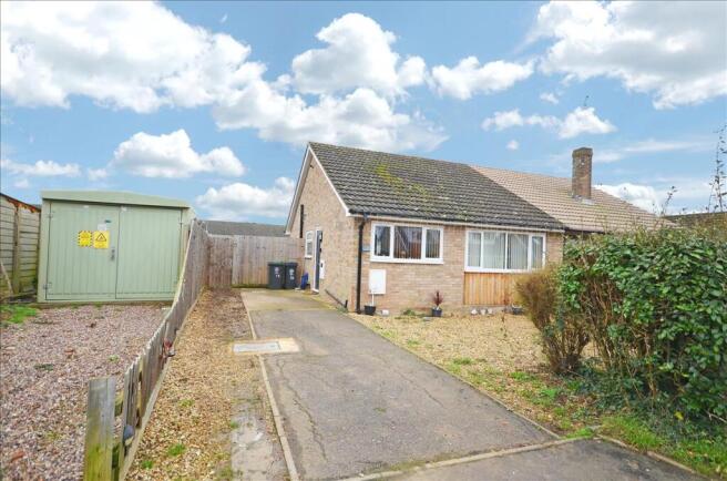 2 bed property, in Webb Road, £245,000