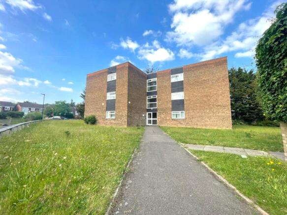 1 bed property, in Spencer Road, £250,000