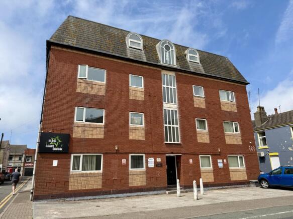 2 bed property, in Singleton Street, £50,000