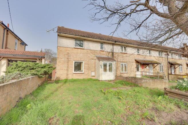 3 bed property, in Portsmouth Road, £290,000