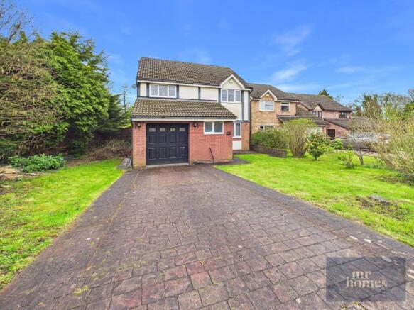4 bed property, in Royde Close, £389,950