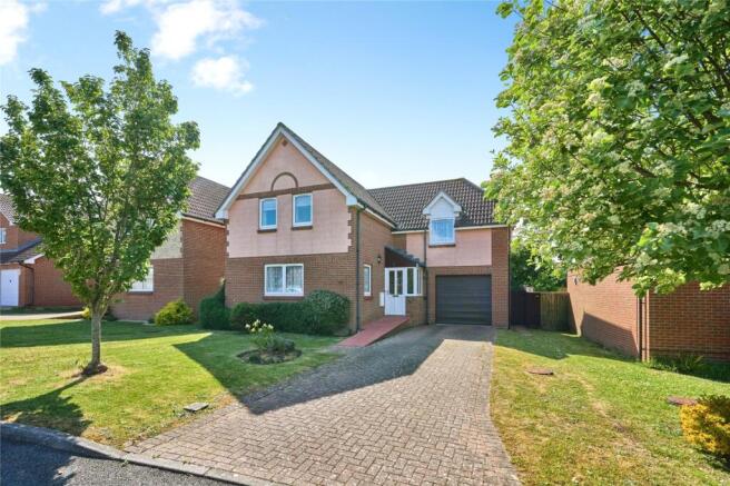 4 bed property, in Fleet Way, £420,000