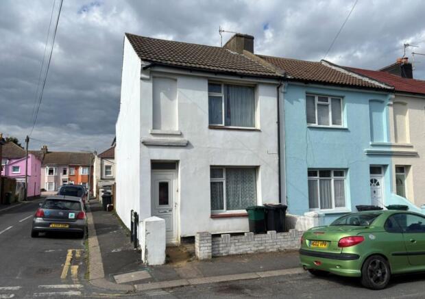2 bed property, in 57 Shelldale Road, £200,000