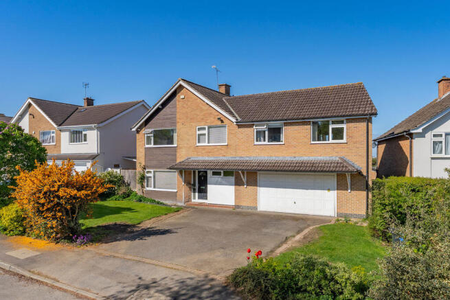 6 bed property, in Coverside Road, £595,000