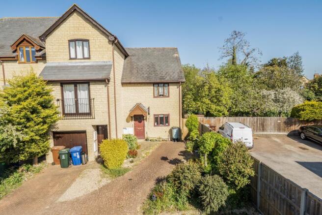 3 bed property, in Victoria Court, £315,000