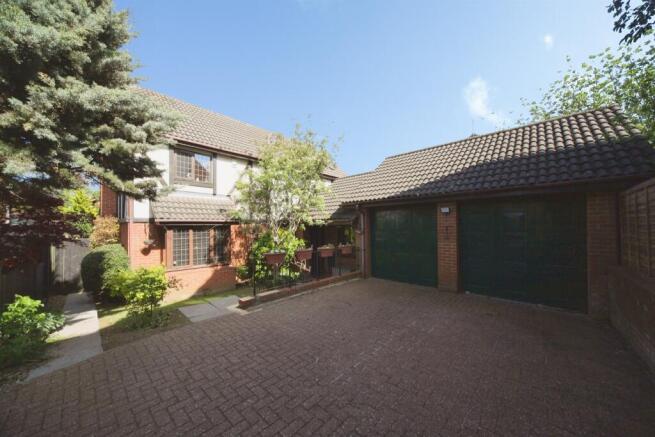 4 bed property, in Perrymead, £575,000