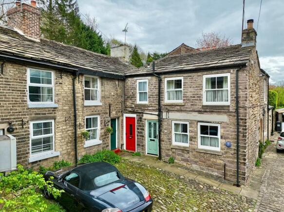 2 bed property, in Lower Fold, £255,000