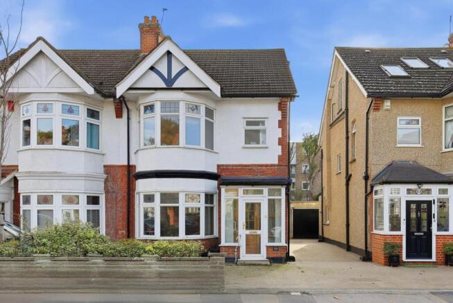3 bed property, in Woodlands Avenue, £875,000