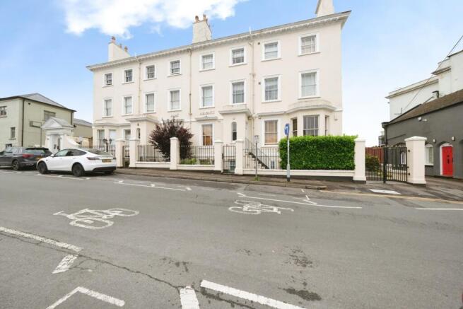 2 bed property, in The Ropewalk, £300,000