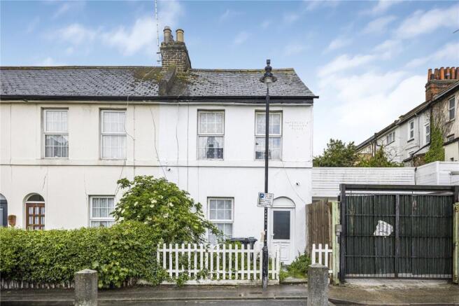 2 bed property, in Waterloo Street, £300,000