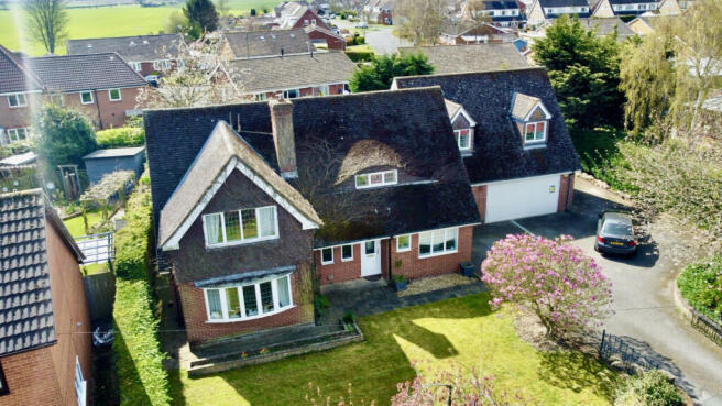 4 bed property, in Old Road, £550,000
