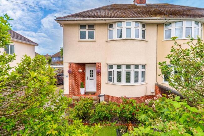 3 bed property, in Family home with potential located in convenient area close to amenities in Worle, £340,000