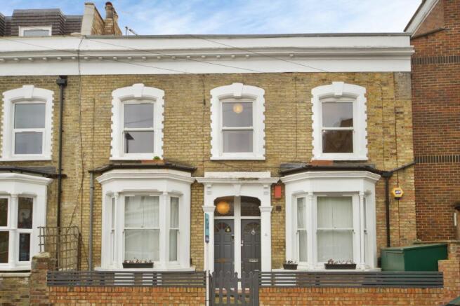 2 bed property, in Thorpedale Road, £585,000