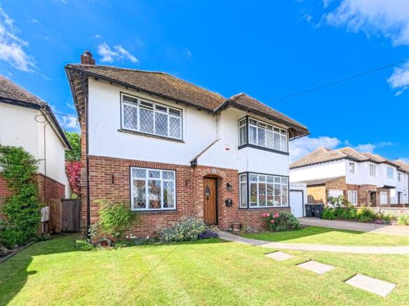 3 bed property, in Longtye Drive, £595,000