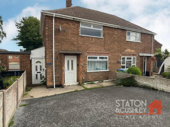2 bed property, in Cedar Avenue, £140,000