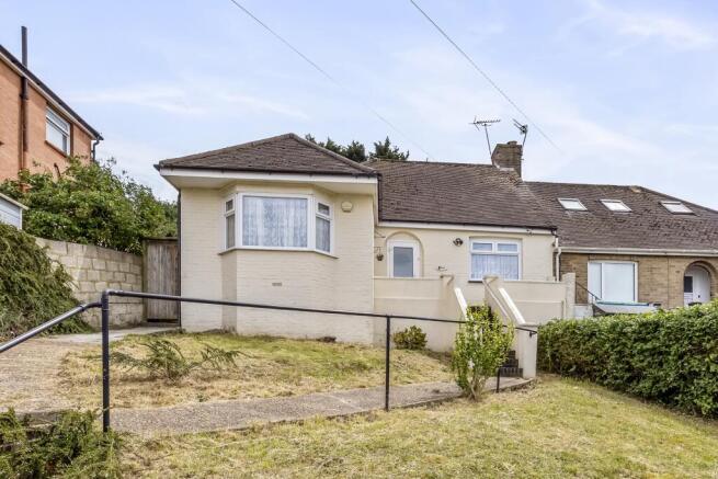 2 bed property, in Greenfield Crescent, £400,000