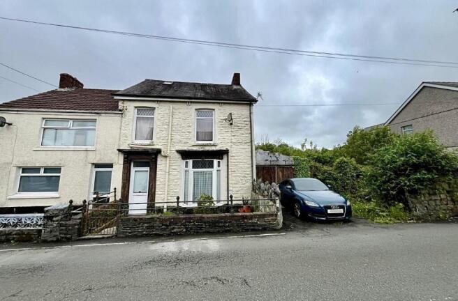 2 bed property, in Tirycoed Road, £165,000