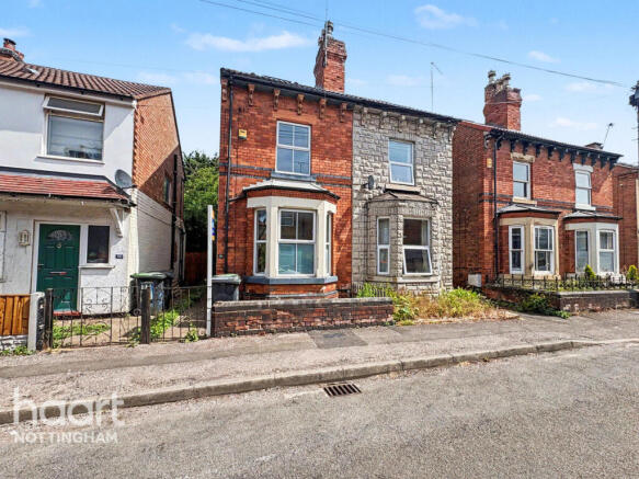4 bed property, in Dagmar Grove, £260,000