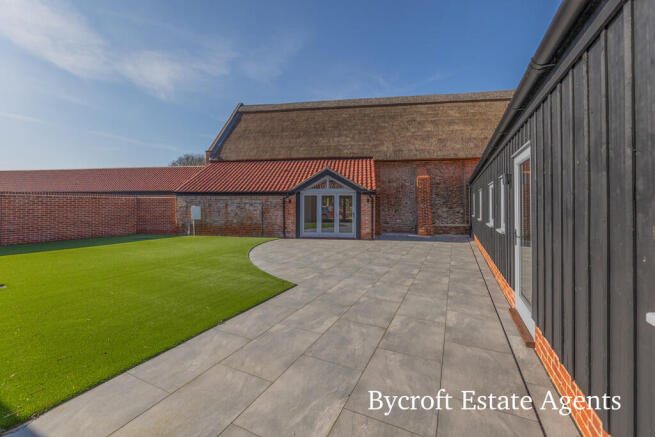 3 bed property, in Beccles Road, £675,000