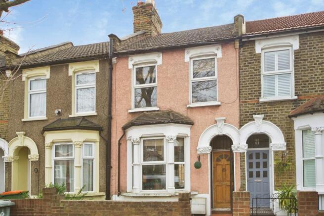 2 bed property, in Sutton Court Road, £400,000