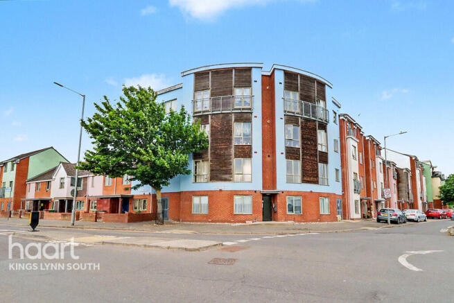 2 bed property, in Morston Drift, £110,000